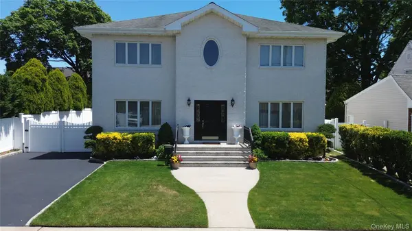 170 McKinley AVE, Franklin Square, NY 11010