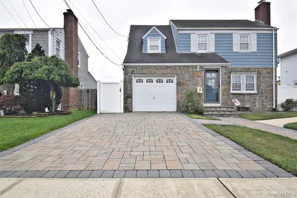 1020 Garden PL, Baldwin, NY 11510