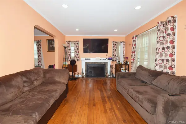 1020 Garden PL, Baldwin, NY 11510