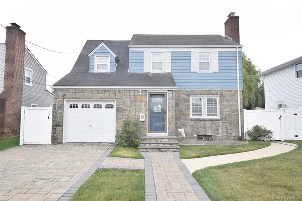 1020 Garden PL, Baldwin, NY 11510