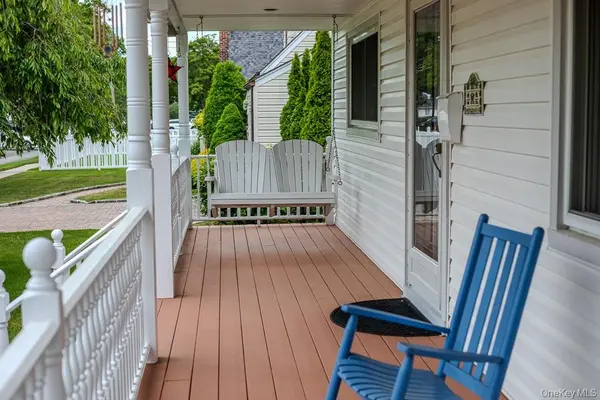 162 N Elm ST, Massapequa, NY 11758