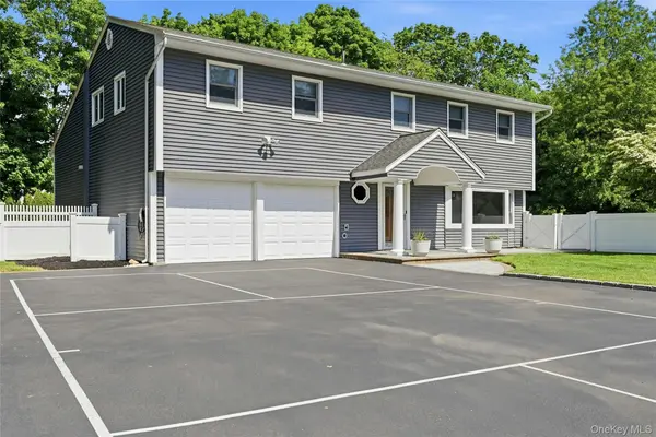 10 Mansfield LN, East Northport, NY 11731