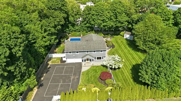 10 Mansfield LN, East Northport, NY 11731