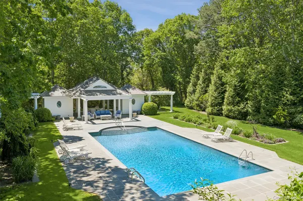 18 Jagger LN, Westhampton, NY 11977