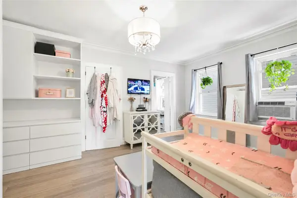 61-20 156th ST, Flushing, NY 11367