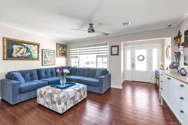 146 Saint Marks PL, Massapequa, NY 11758