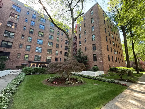 83-20 98 ST #2P, Woodhaven, NY 11421