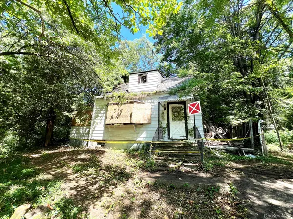 11 Knolls RD, Poughkeepsie, NY 12601