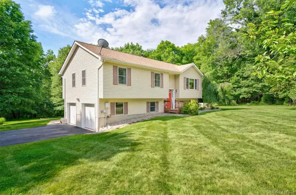 1019 Benjamin Vankeuren DR, Pine Bush, NY 12566