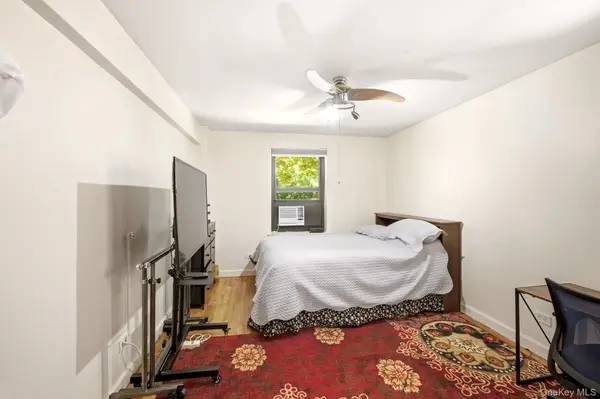 75-05 210 #2P, Oakland Gardens, NY 11364