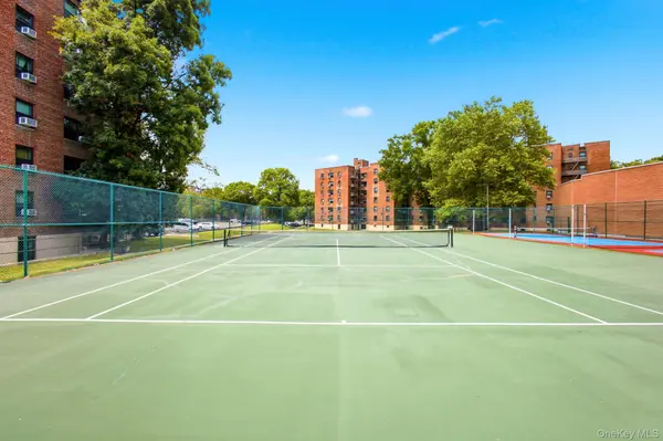75-05 210 #2P, Oakland Gardens, NY 11364