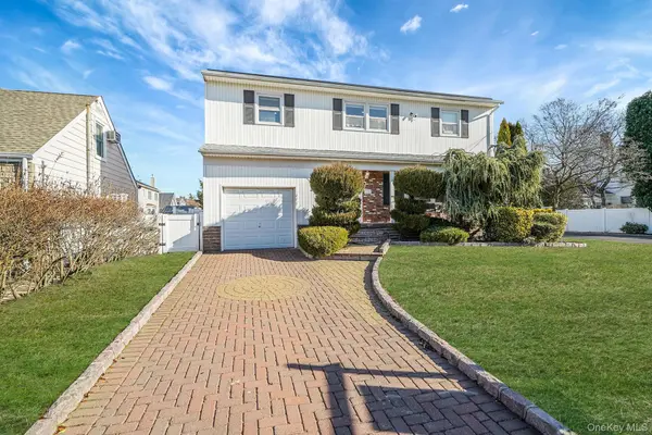 2415 Babylon TPKE, Merrick, NY 11566