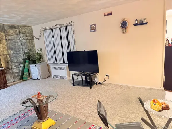 204-15 Foothill AVE #B44, Hollis, NY 11423