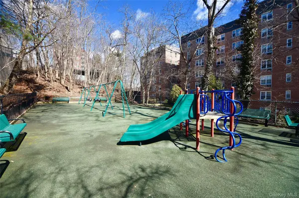 2 Sadore LN #5F, Yonkers, NY 10710
