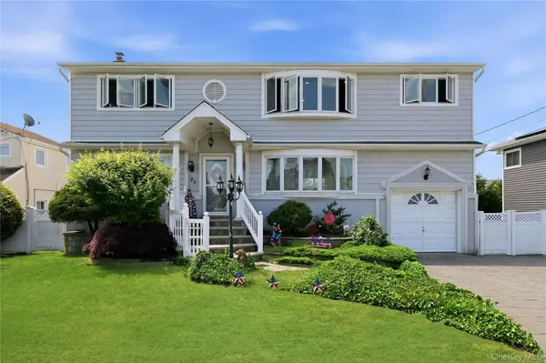 20 Elm ST, Massapequa, NY 11758