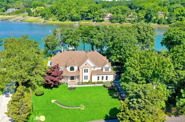 18 Cedar LN, Setauket, NY 11733
