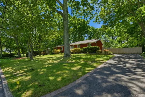 26 Valley ST, Ronkonkoma, NY 11779