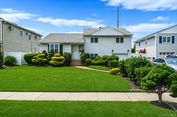 68 Myles AVE, Levittown, NY 11756