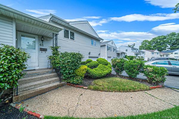 68 Myles AVE, Levittown, NY 11756