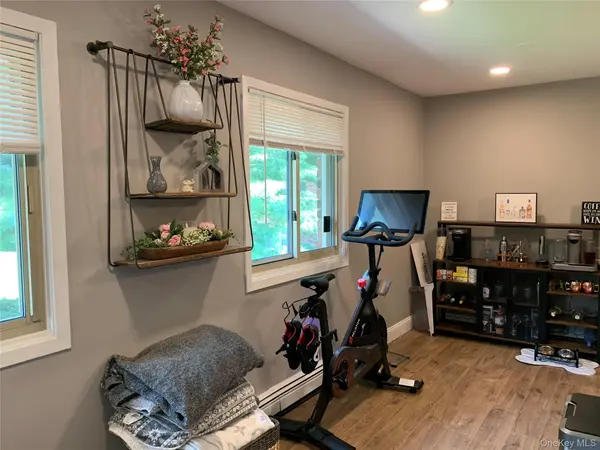 2449F Union BLVD #12B, Islip, NY 11751