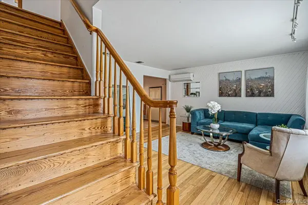 226 Margaret DR, East Meadow, NY 11554