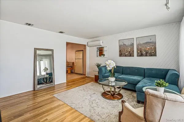 226 Margaret DR, East Meadow, NY 11554