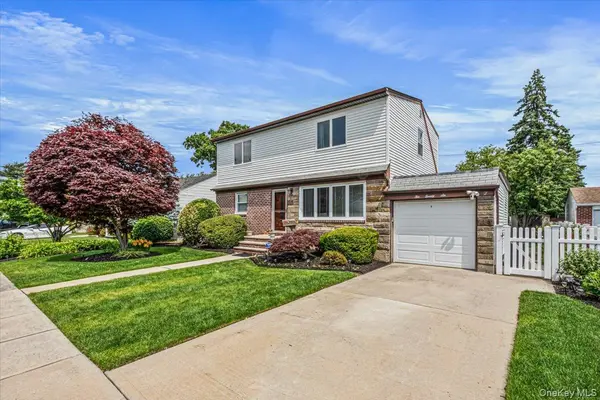 226 Margaret DR, East Meadow, NY 11554