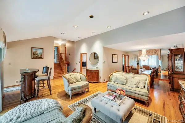 372 Hungry Harbor RD, Valley Stream, NY 11581