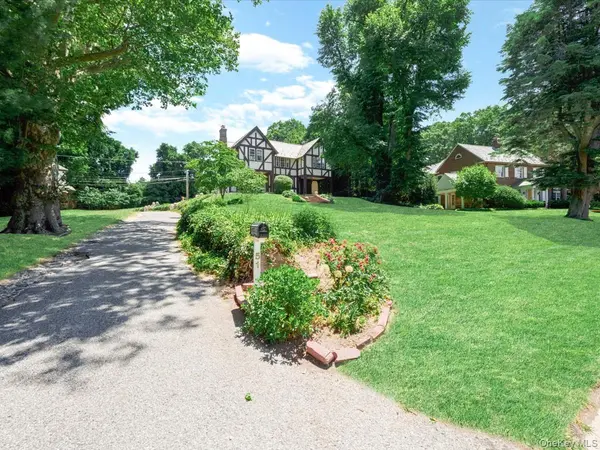 51 Crescent RD, Port Washington, NY 11050
