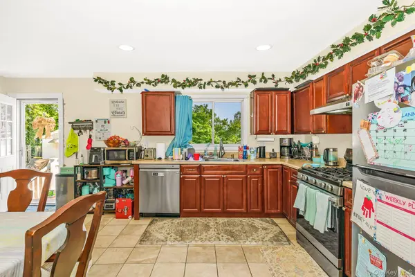 733 14th ST, West Babylon, NY 11704