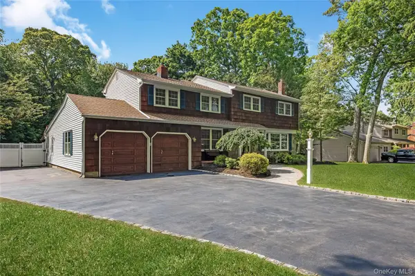 28 Cygnet DR, Smithtown, NY 11787
