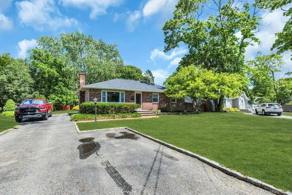 8 Eatondale AVE, Blue Point, NY 11715
