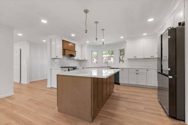 119 Sprucewood DR, Levittown, NY 11756