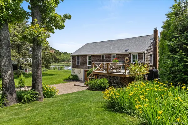 12 Whites LN, Aquebogue, NY 11931