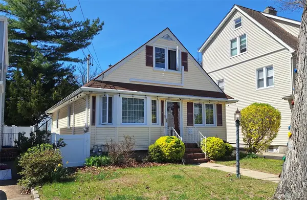 184 E Chester ST, Valley Stream, NY 11580