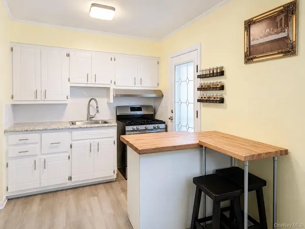 184 E Chester ST, Valley Stream, NY 11580