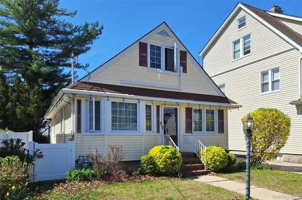 184 E Chester ST, Valley Stream, NY 11580
