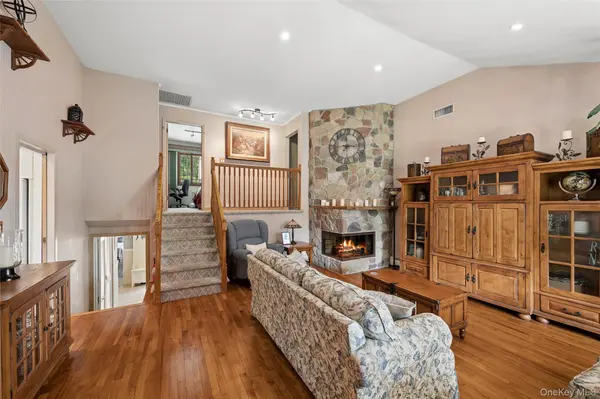 318 Lakeshore BLVD, Massapequa Park, NY 11762