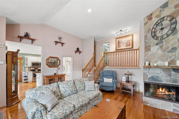 318 Lakeshore BLVD, Massapequa Park, NY 11762