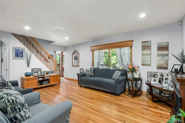 9 Pembrook DR, Yonkers, NY 10710