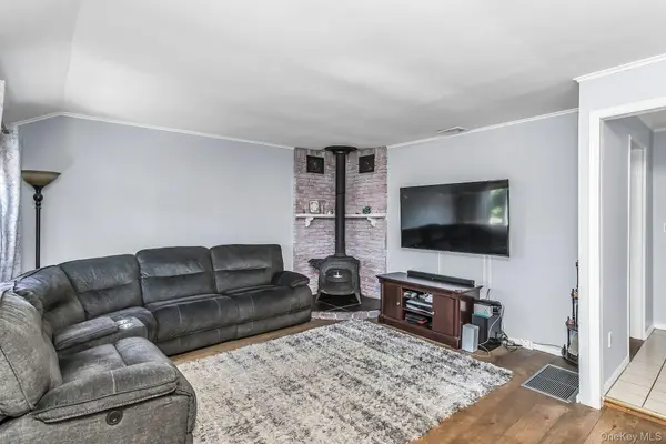 173 N Kings AVE, Massapequa, NY 11758