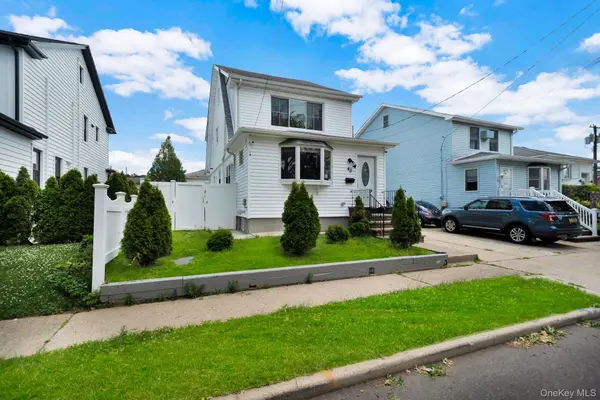 40 S 16 ST, New Hyde Park, NY 11040