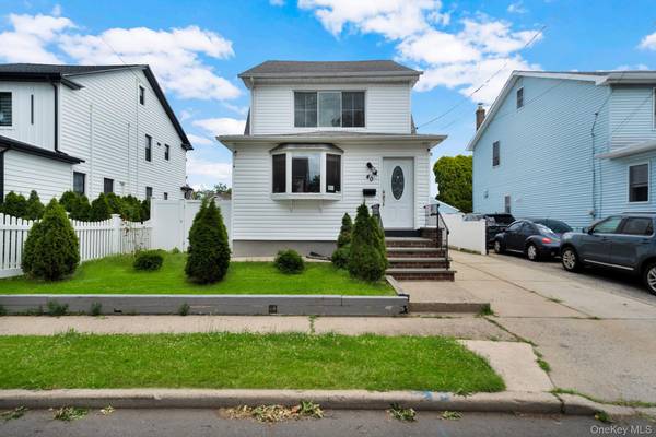 40 S 16 ST, New Hyde Park, NY 11040