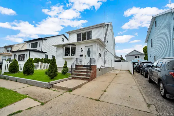 40 S 16 ST, New Hyde Park, NY 11040