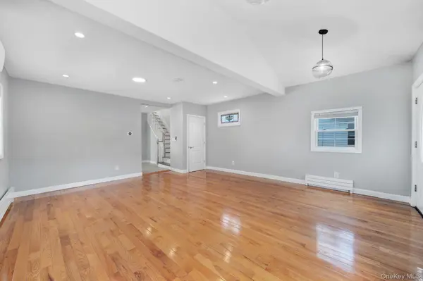 40 S 16 ST, New Hyde Park, NY 11040