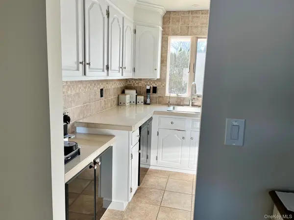 62 Pell AVE, North Babylon, NY 11703