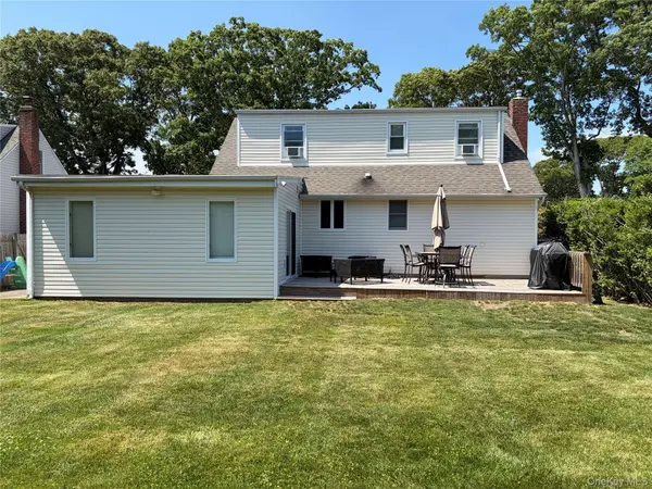62 Pell AVE, North Babylon, NY 11703