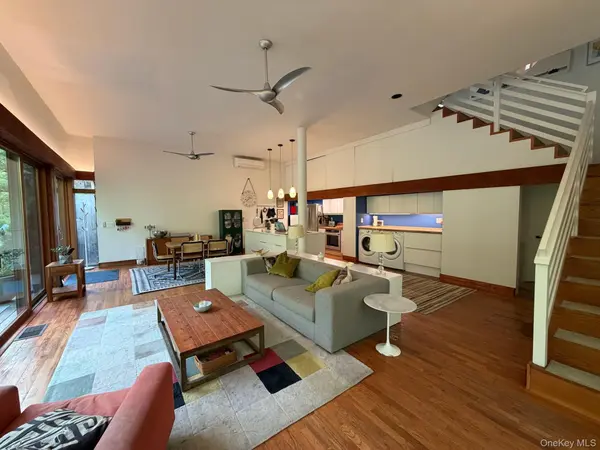 78 Shadom LN, East Hampton, NY 11937