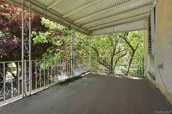 1 Moore AVE, Hempstead, NY 11550