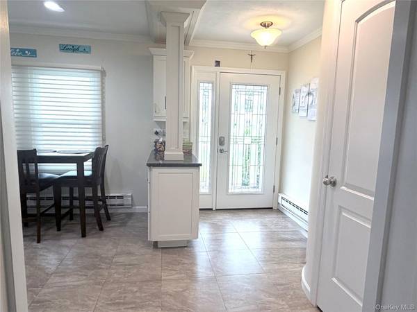 32 Hearthside DR, Mount Sinai, NY 11766